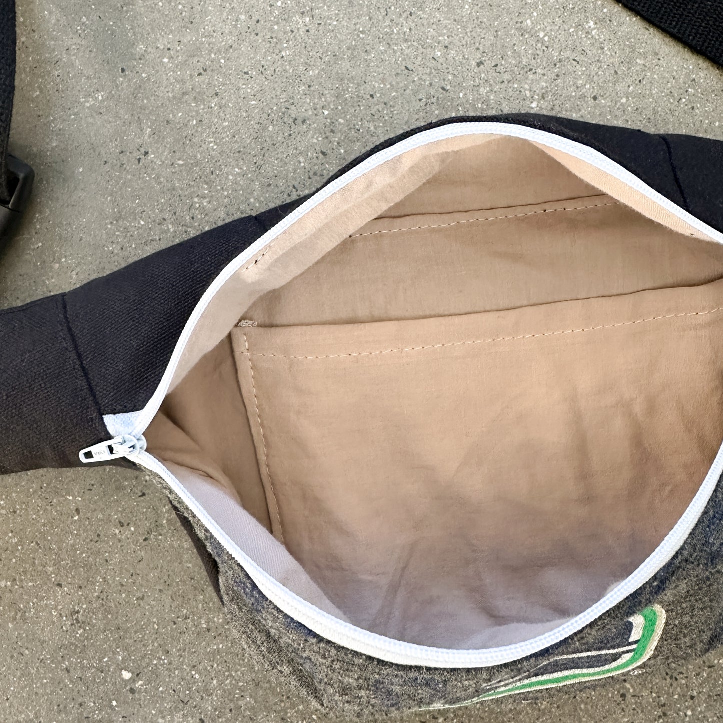 The Cross Body Bag - Canucks